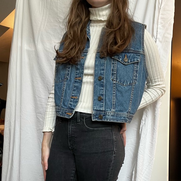 Vintage Cropped Levi’s Medium Wash Denim Vest - Picture 5 of 5